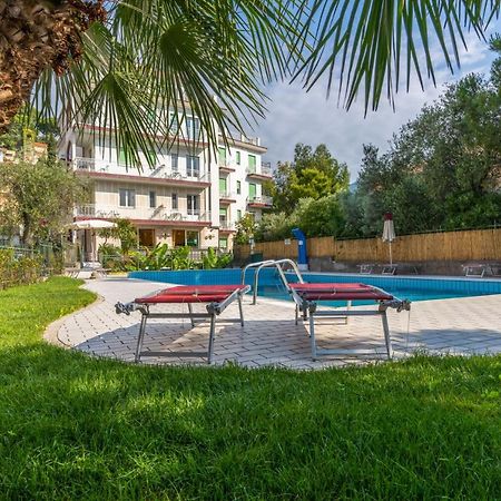 Hotel Residence Garden Alassio Buitenkant foto
