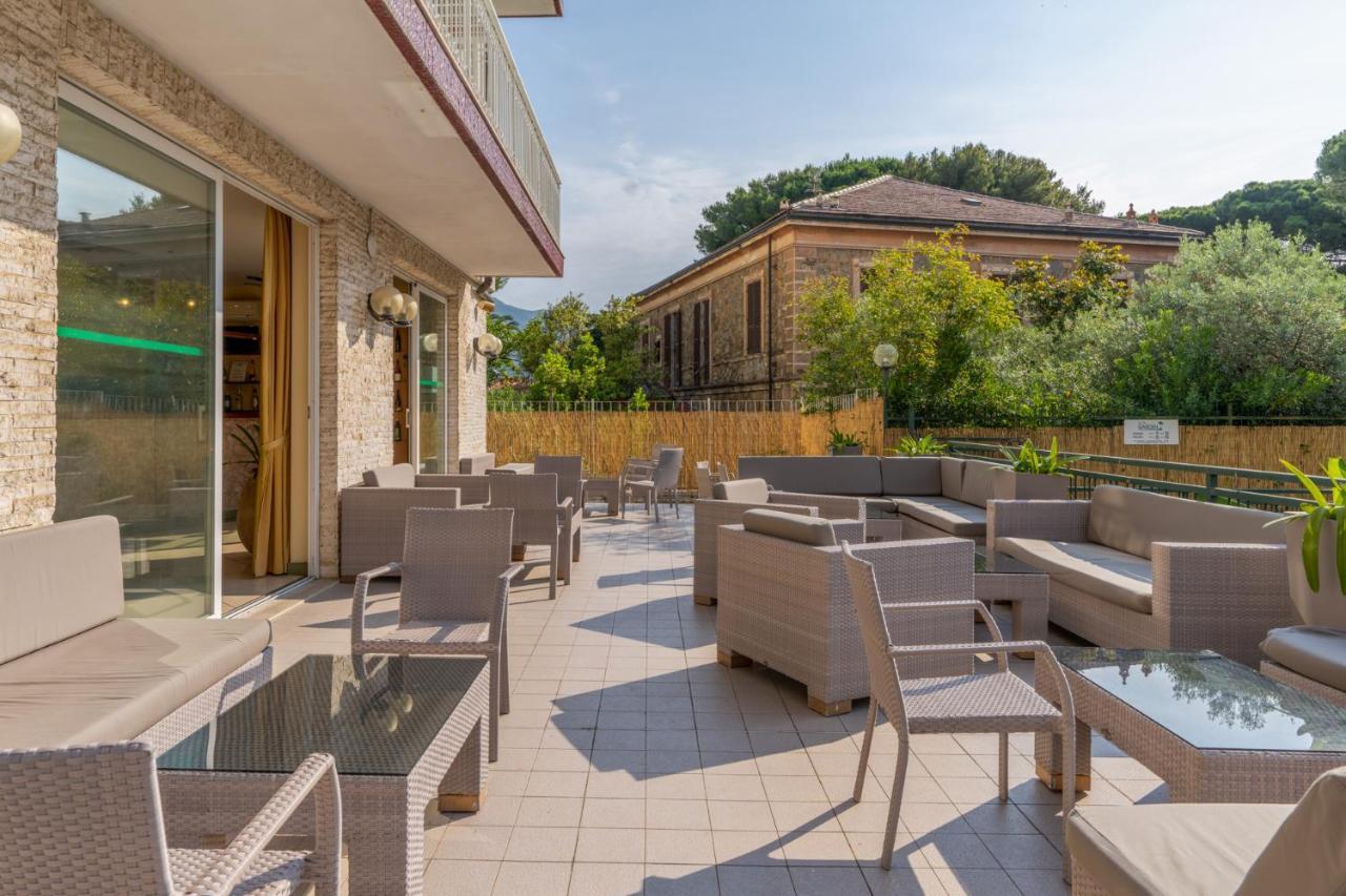 Hotel Residence Garden Alassio Buitenkant foto