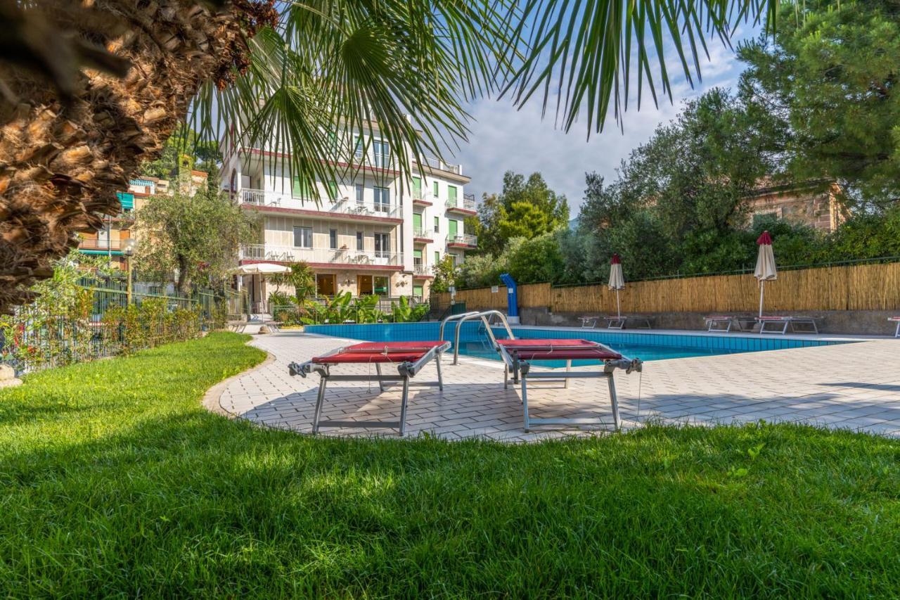 Hotel Residence Garden Alassio Buitenkant foto